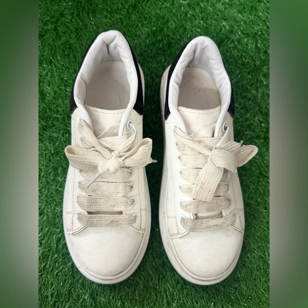 Alexander McQueen Unisex White and‎ Black Sneakers Size 38
